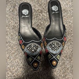 Black yellow box mules